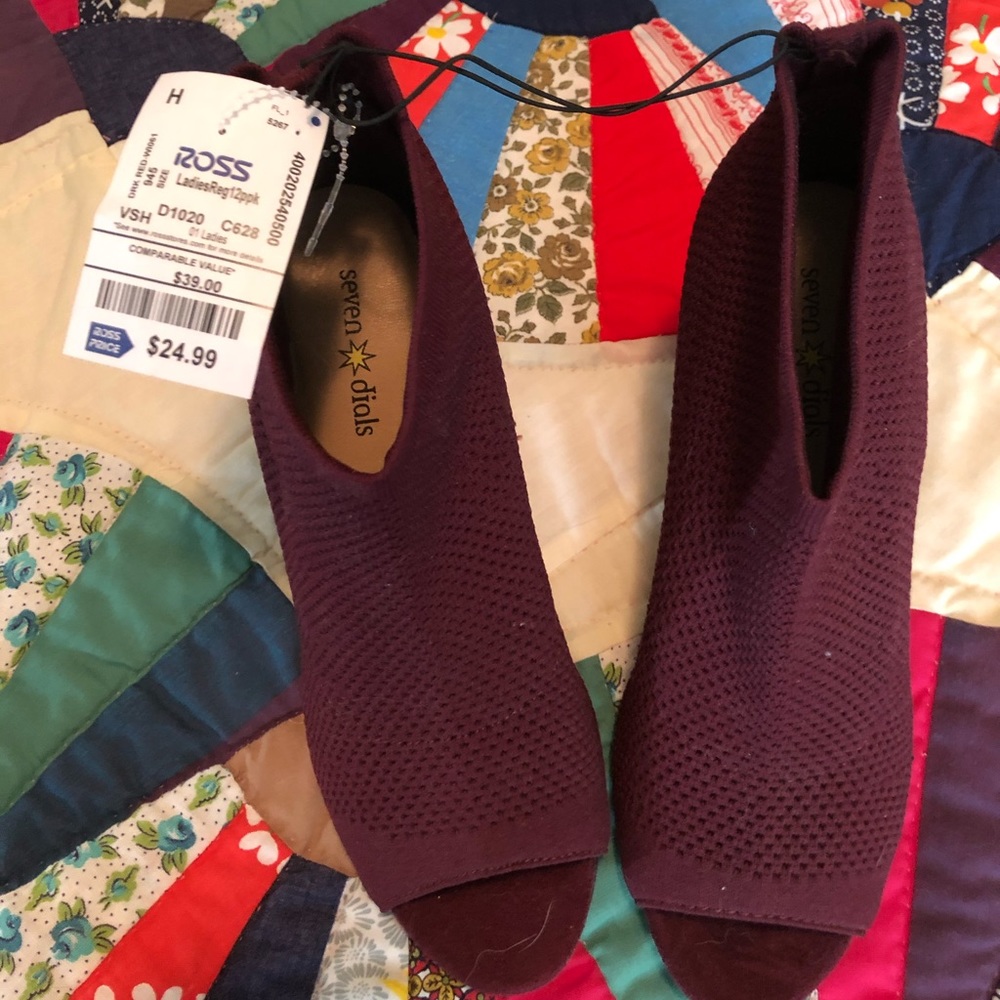 Shoes - Sz 8 - Burgundy Heels